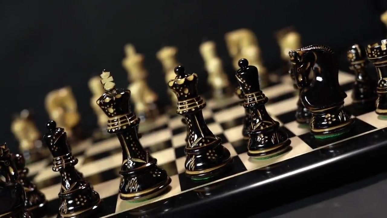 Russian Zagreb Chess Set — Burnt Boxwood — Puneet