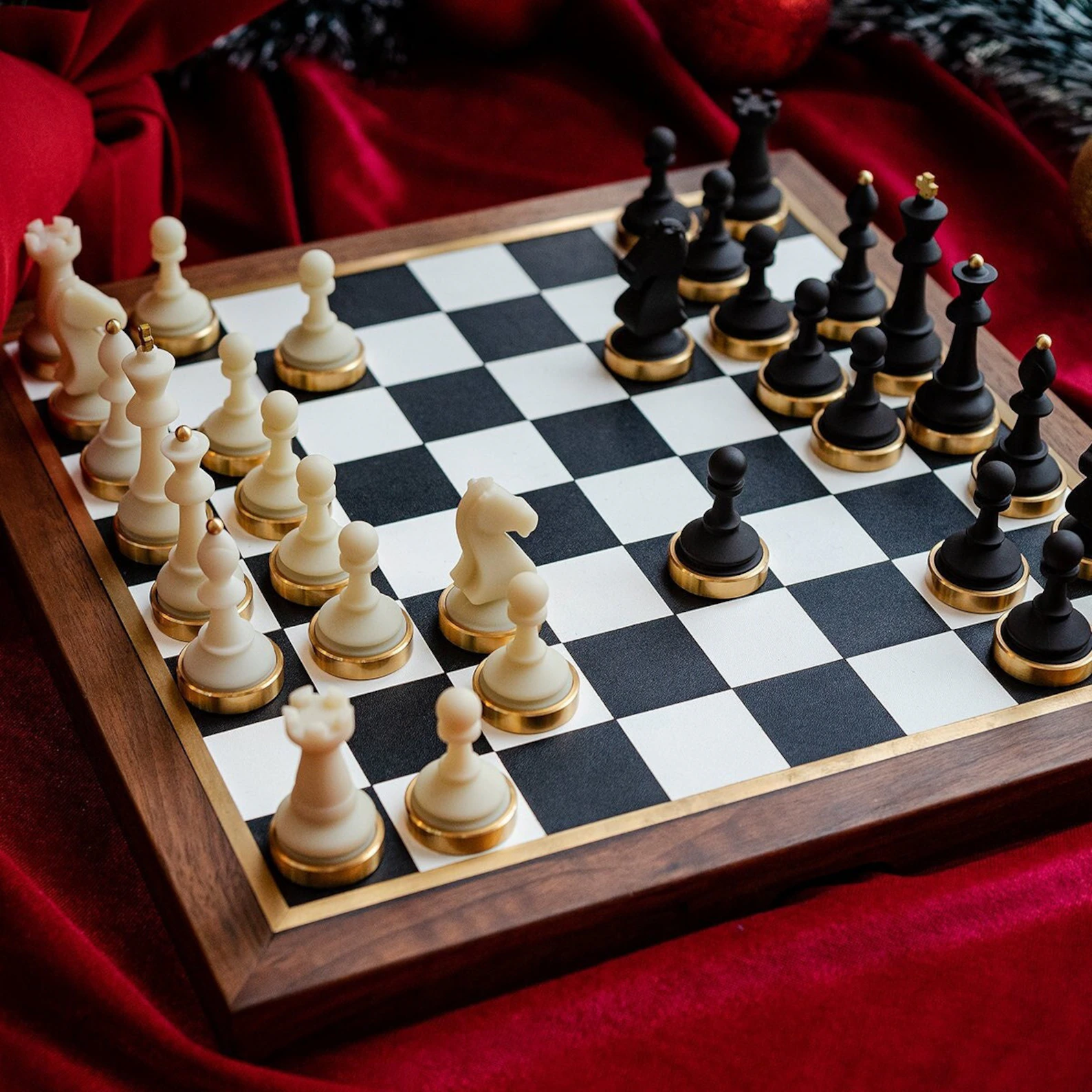 Walnut & Leather Luxury Chess Set — Khoi Nguyen